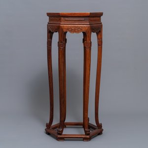 A Chinese wooden stand with marble top, 19/20th C. — 照片 5
