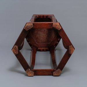 A Chinese wooden stand with marble top, 19/20th C. — 照片 7