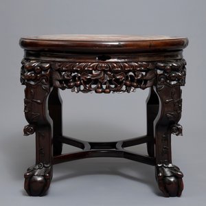A Chinese wooden stand with marble top and mother of pearl inlay, 19/20th C. — photo 3