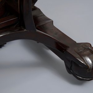 A Chinese wooden stand with marble top and mother of pearl inlay, 19/20th C. — photo 8
