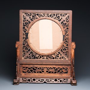 A Chinese wooden table screen with a qianjiang cai plaque, signed Wang Yeting 汪野亭, dated 1924 — 照片 4