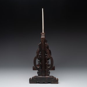 A Chinese wooden table screen with a rectangular dream stone, 20th C. — 照片 4