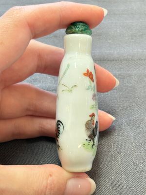 A Chinese wucai and two famille rose miniature vases and four famille rose snuff bottles, Wanli, Qianlong and Shen De Tang 慎德堂 marks, 19/20th C. — 照片 8
