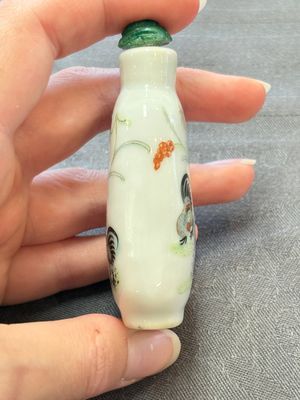 A Chinese wucai and two famille rose miniature vases and four famille rose snuff bottles, Wanli, Qianlong and Shen De Tang 慎德堂 marks, 19/20th C. — 照片 10