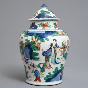 A Chinese wucai baluster vase and cover with playing boys, Transitional period — photo 4