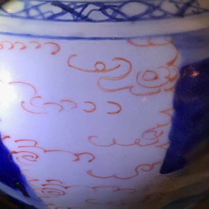 A Chinese wucai baluster vase and cover with playing boys, Transitional period — 照片 18