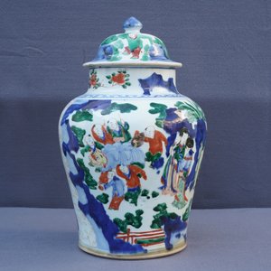 A Chinese wucai baluster vase and cover with playing boys, Transitional period — 照片 26