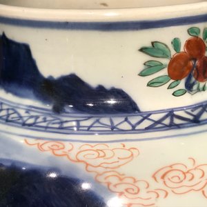 A Chinese wucai baluster vase and cover with playing boys, Transitional period — 照片 28