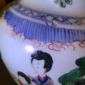 A Chinese wucai baluster vase and cover with playing boys, Transitional period — 照片 14