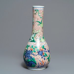 A Chinese wucai bottle vase with birds in a garden, Transitional period — 照片 2