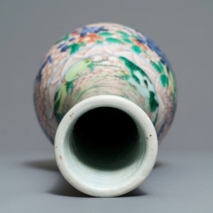 A Chinese wucai bottle vase with birds in a garden, Transitional period — 照片 6