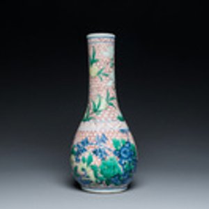 A Chinese wucai bottle vase with birds surrounded by fruits and foliage, Transitional period — photo 2