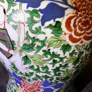 A Chinese wucai 'boys and peony scrolls' vase, 19th C. — 照片 18