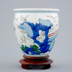 A Chinese wucai brush pot on wooden stand, Transitional period — 照片 5