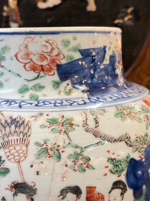 A Chinese wucai covered vase with narrative design and a jar mounted as a wine cooler, Transitional period — 照片 15