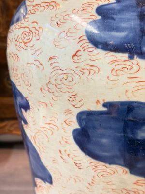 A Chinese wucai covered vase with narrative design and a jar mounted as a wine cooler, Transitional period — 照片 25