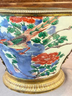 A Chinese wucai covered vase with narrative design and a jar mounted as a wine cooler, Transitional period — 照片 7