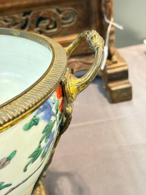 A Chinese wucai covered vase with narrative design and a jar mounted as a wine cooler, Transitional period — 照片 9