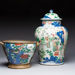 A Chinese wucai covered vase with narrative design and a jar mounted as a wine cooler, Transitional period — 照片 1