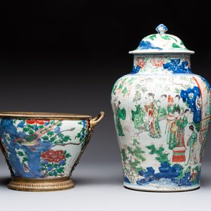 A Chinese wucai covered vase with narrative design and a jar mounted as a wine cooler, Transitional period — 照片 2
