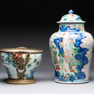 A Chinese wucai covered vase with narrative design and a jar mounted as a wine cooler, Transitional period — 照片 3
