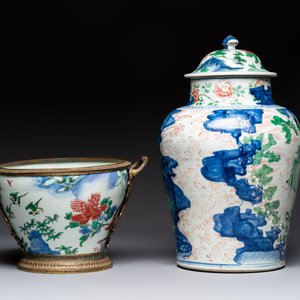 A Chinese wucai covered vase with narrative design and a jar mounted as a wine cooler, Transitional period — 照片 4
