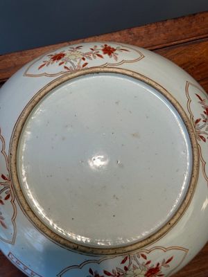 A Chinese wucai dish with figural and floral design, Jiajing mark, Transitional period — photo 8