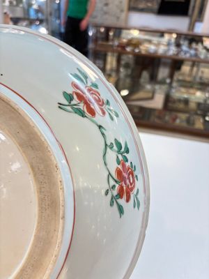 A Chinese wucai dish with floral design, Kangxi mark and of the period — photo 16