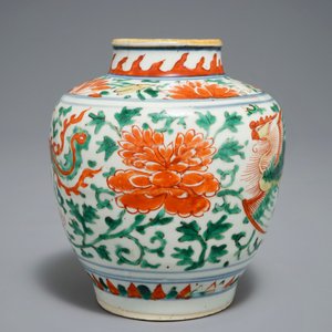 A Chinese wucai 'double phoenix' vase, Transitional period — 照片 5