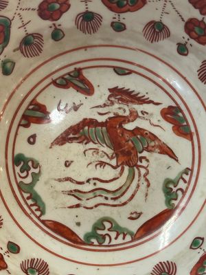 A Chinese wucai 'dragon and phoenix' bowl, Shi 石 mark, Transitional period — photo 7
