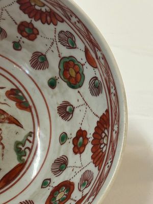 A Chinese wucai 'dragon and phoenix' bowl, Shi 石 mark, Transitional period — photo 8