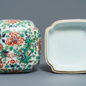 A Chinese wucai 'dragon' box and cover, Wanli mark, 18/19th C. — 照片 3
