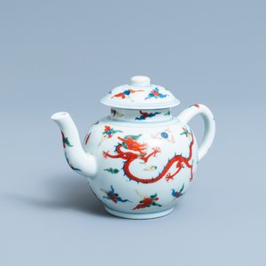 A Chinese wucai 'dragon' teapot and cover, Republic — 照片 1