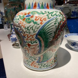 A Chinese wucai 'dragon' vase, Transitional period — photo 16