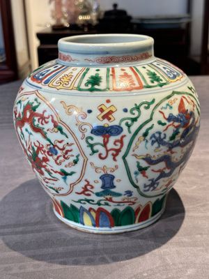 A Chinese wucai 'dragon' vase, Wanli mark, Republic — 照片 4