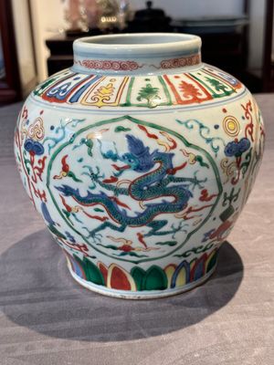 A Chinese wucai 'dragon' vase, Wanli mark, Republic — 照片 7