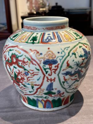 A Chinese wucai 'dragon' vase, Wanli mark, Republic — 照片 8