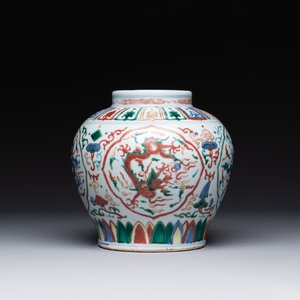 A Chinese wucai 'dragon' vase, Wanli mark, Republic — 照片 1