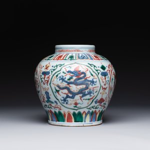 A Chinese wucai 'dragon' vase, Wanli mark, Republic — 照片 2