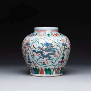 A Chinese wucai 'dragon' vase, Wanli mark, Republic — 照片 4