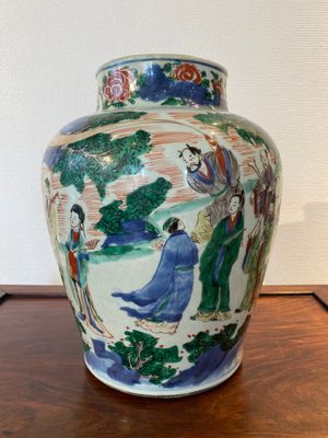 A Chinese wucai 'Eight immortals' vase, Transitional period — 照片 1