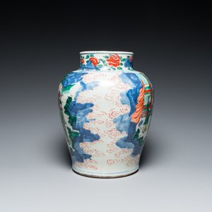 A Chinese wucai 'Eight immortals' vase, Transitional period — 照片 4
