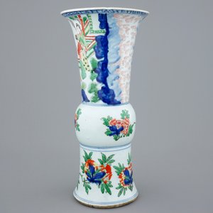 A Chinese wucai gu beaker vase, Shunzhi, ca. 1660 — photo 2