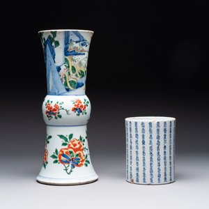 A Chinese wucai 'gu' vase and a blue and white brush pot, Transitional period and later — photo 3