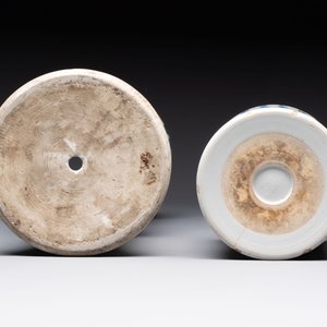 A Chinese wucai 'gu' vase and a blue and white brush pot, Transitional period and later — photo 6