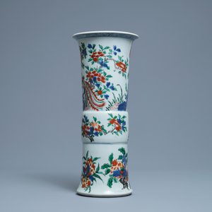 A Chinese wucai gu vase with a phoenix, Shunzhi — 照片 4