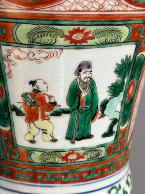 A Chinese wucai 'gu' vase with Buddhist lions, peony scrolls and figures, 19th C. — photo 7