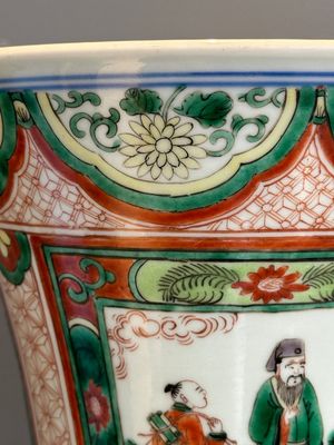 A Chinese wucai 'gu' vase with Buddhist lions, peony scrolls and figures, 19th C. — photo 8