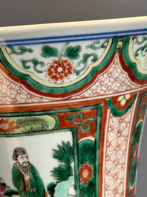 A Chinese wucai 'gu' vase with Buddhist lions, peony scrolls and figures, 19th C. — photo 9