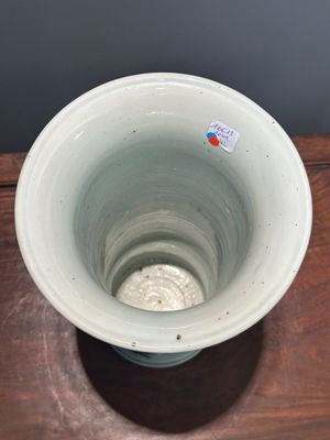 A Chinese wucai 'gu' vase with figurative design, Transitional period — photo 4